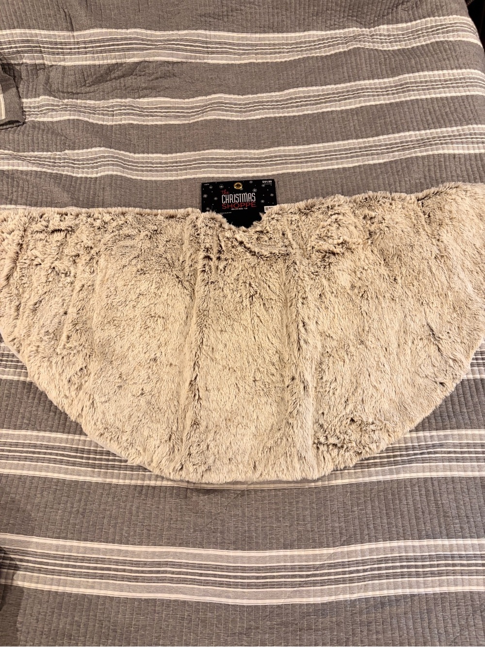 NWT Plush Faux Fur Tree Skirt - Cream